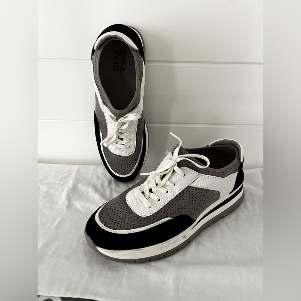 Size W11 NATURALIZER sneakers